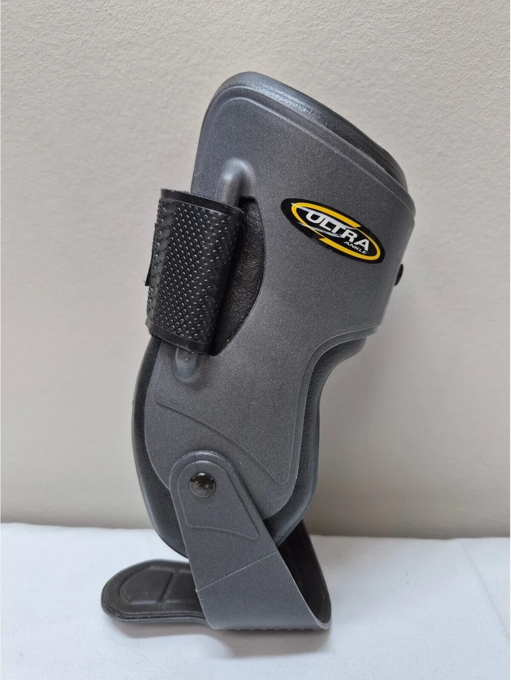 McDavid Ultra Ankle Brace Support with Adjustable Strap, Sz M, Black/Grey B438